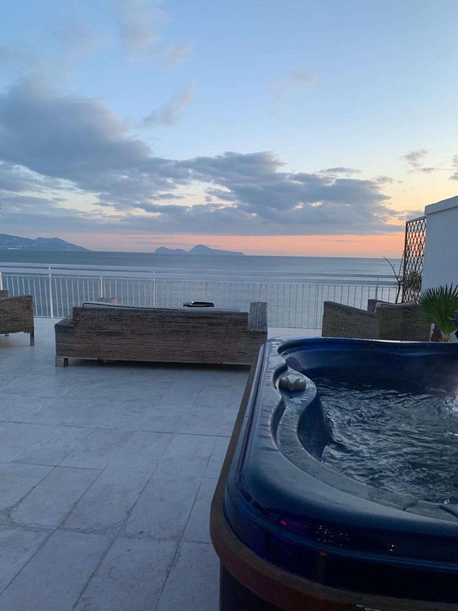 Thomas Sea View Apartman Torre del Greco Kültér fotó